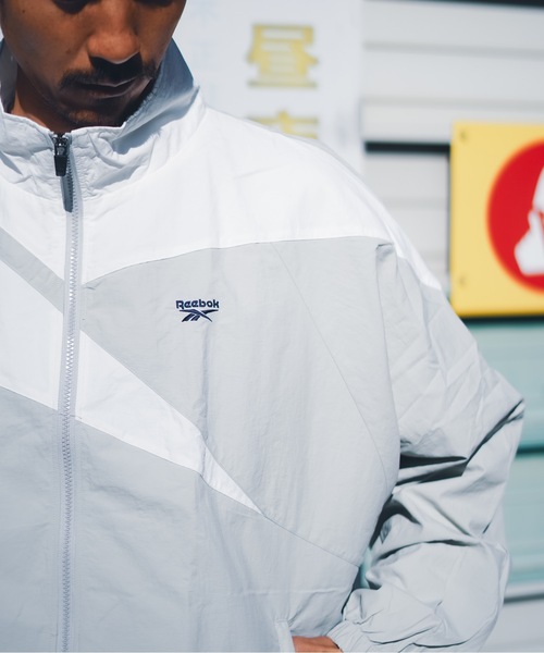 Reebok（リーボック）の「【Reebok/リーボック】ナイロンベクターJK/ビッグロゴナイロントラックジャケットブルゾン（ブルゾン・メンズ・ライトグレー/ブラック/ネイビー/グリーン・MEDIUM/LARGE/X-LARGE/SMALL）」の11枚目の写真