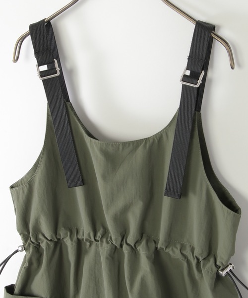 ikka（イッカ）の「【親子コーデ】カーゴキャミワンピース（120~160cm）（ワンピース・キッズ・ブラック/オリーブ・120/130/140/150/160）」の11枚目の写真