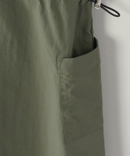 ikka（イッカ）の「【親子コーデ】カーゴキャミワンピース（120~160cm）（ワンピース・キッズ・ブラック/オリーブ・120/130/140/150/160）」の7枚目の写真