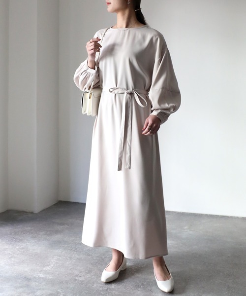 Riberry（リベリー）の「ベルト付き ランタンスリーブワンピース（ワンピース・レディース・ネイビー/グレイッシュベージュ・MEDIUM）」の12枚目の写真