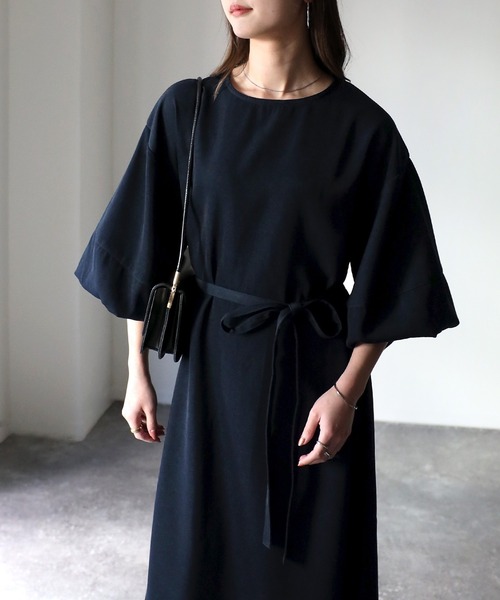 Riberry（リベリー）の「ベルト付き ランタンスリーブワンピース（ワンピース・レディース・ネイビー/グレイッシュベージュ・MEDIUM）」の21枚目の写真