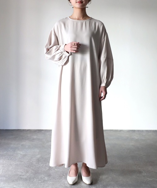 Riberry（リベリー）の「ベルト付き ランタンスリーブワンピース（ワンピース・レディース・ネイビー/グレイッシュベージュ・MEDIUM）」の4枚目の写真