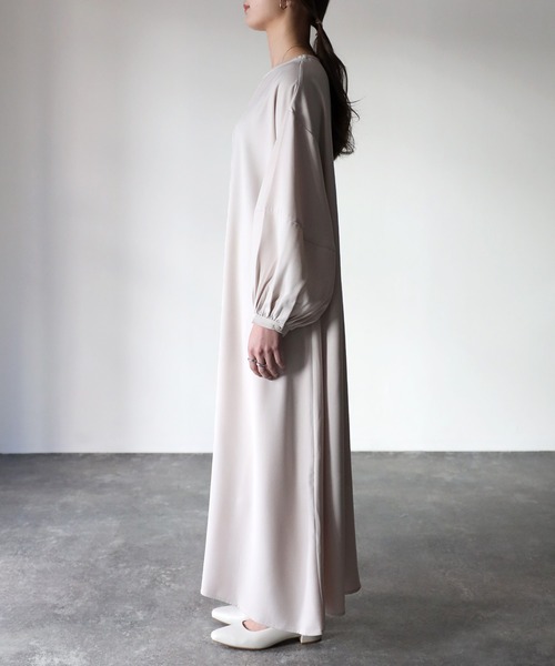 Riberry（リベリー）の「ベルト付き ランタンスリーブワンピース（ワンピース・レディース・ネイビー/グレイッシュベージュ・MEDIUM）」の5枚目の写真