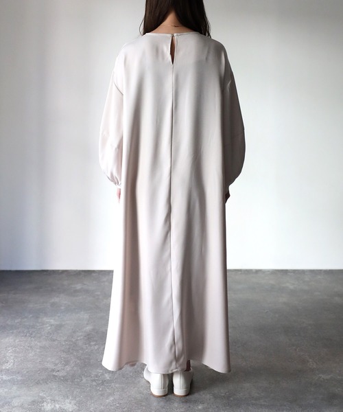 Riberry（リベリー）の「ベルト付き ランタンスリーブワンピース（ワンピース・レディース・ネイビー/グレイッシュベージュ・MEDIUM）」の8枚目の写真