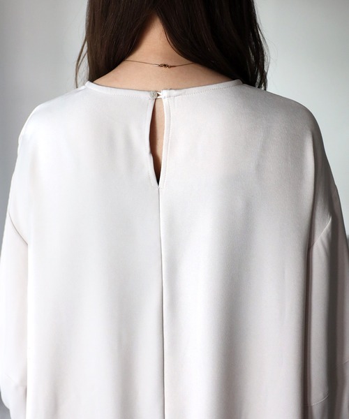 Riberry（リベリー）の「ベルト付き ランタンスリーブワンピース（ワンピース・レディース・ネイビー/グレイッシュベージュ・MEDIUM）」の3枚目の写真