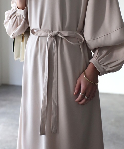 Riberry（リベリー）の「ベルト付き ランタンスリーブワンピース（ワンピース・レディース・ネイビー/グレイッシュベージュ・MEDIUM）」の14枚目の写真