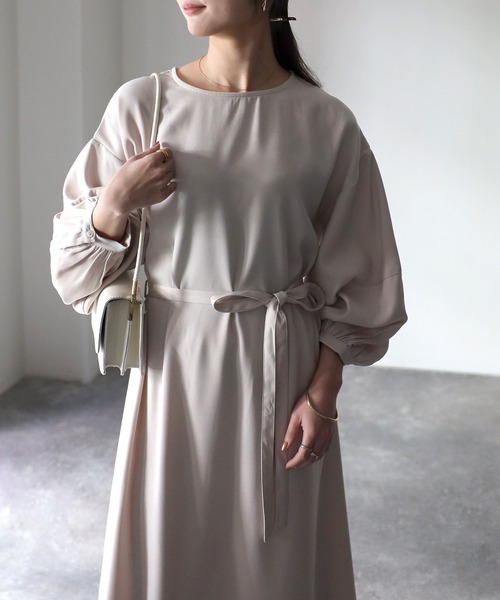 Riberry（リベリー）の「ベルト付き ランタンスリーブワンピース（ワンピース・レディース・ネイビー/グレイッシュベージュ・MEDIUM）」の10枚目の写真