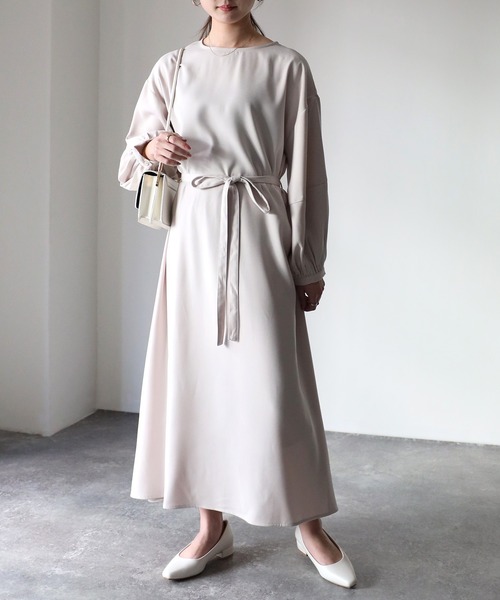 Riberry（リベリー）の「ベルト付き ランタンスリーブワンピース（ワンピース・レディース・ネイビー/グレイッシュベージュ・MEDIUM）」の13枚目の写真