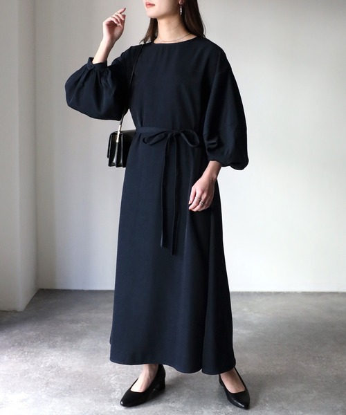 Riberry（リベリー）の「ベルト付き ランタンスリーブワンピース（ワンピース・レディース・ネイビー/グレイッシュベージュ・MEDIUM）」の18枚目の写真