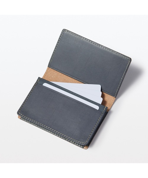 無印良品（ムジルシリョウヒン）の「手塗りヌメ革　名刺入れ　タテ７．３×ヨコ１０．８×マチ１．７ｃｍ（名刺入れ・メンズ・グリーン/レッド/ブルー・FREE）」の12枚目の写真
