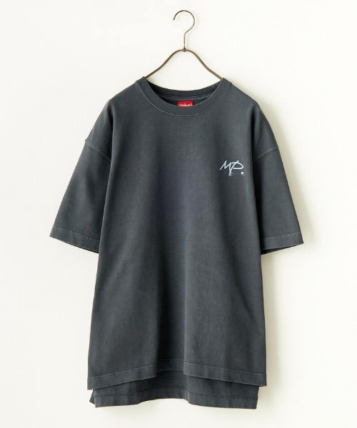 Manhattan Portage（マンハッタンポーテージ）の「[MANHATTAN PORTAGE/マンハッタンポーテージ] 別注 ピグメント加工 手描き風ロゴ バックプリントTシャツ（Tシャツ/カットソー・レディース・チャコール/アイボリー/グレー・S/M/L/XL）」の19枚目の写真