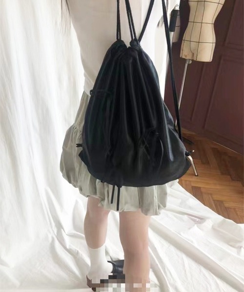 LYEON(リヨン)の「リボン付きサテンナップサック(バックパック/リュック・レディース・ブラック/グレー・FREE)」の6枚目の写真