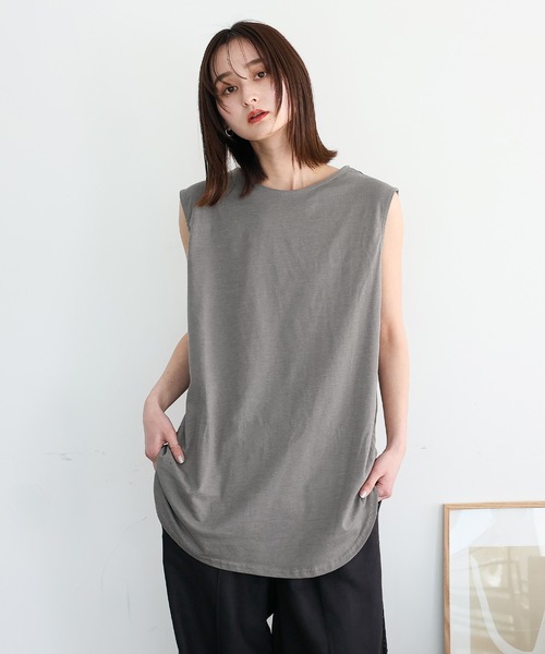 VitaFelice(ヴィータフェリーチェ)の「ノースリーブチュニックTシャツ(Tシャツ/カットソー・レディース・グリーン系その他/ベージュ系その他/ブラック/ダークパープル/ワイン/オフホワイト/ネイビー/グレー系その他・FREE)」の1枚目の写真