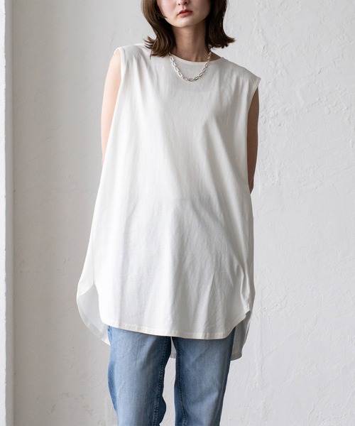 VitaFelice(ヴィータフェリーチェ)の「ノースリーブチュニックTシャツ(Tシャツ/カットソー・レディース・グリーン系その他/ベージュ系その他/ブラック/ダークパープル/ワイン/オフホワイト/ネイビー/グレー系その他・FREE)」の2枚目の写真