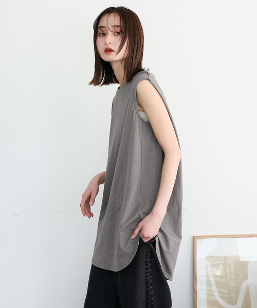 VitaFelice(ヴィータフェリーチェ)の「ノースリーブチュニックTシャツ(Tシャツ/カットソー・レディース・グリーン系その他/ベージュ系その他/ブラック/ダークパープル/ワイン/オフホワイト/ネイビー/グレー系その他・FREE)」の10枚目の写真