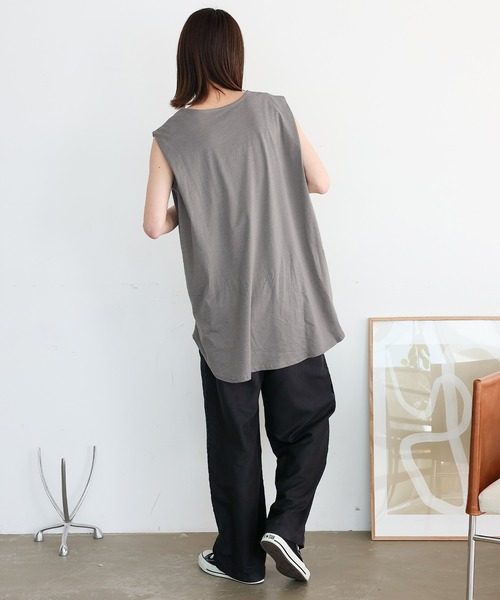 VitaFelice(ヴィータフェリーチェ)の「ノースリーブチュニックTシャツ(Tシャツ/カットソー・レディース・グリーン系その他/ベージュ系その他/ブラック/ダークパープル/ワイン/オフホワイト/ネイビー/グレー系その他・FREE)」の16枚目の写真