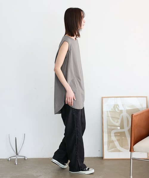 VitaFelice(ヴィータフェリーチェ)の「ノースリーブチュニックTシャツ(Tシャツ/カットソー・レディース・グリーン系その他/ベージュ系その他/ブラック/ダークパープル/ワイン/オフホワイト/ネイビー/グレー系その他・FREE)」の17枚目の写真