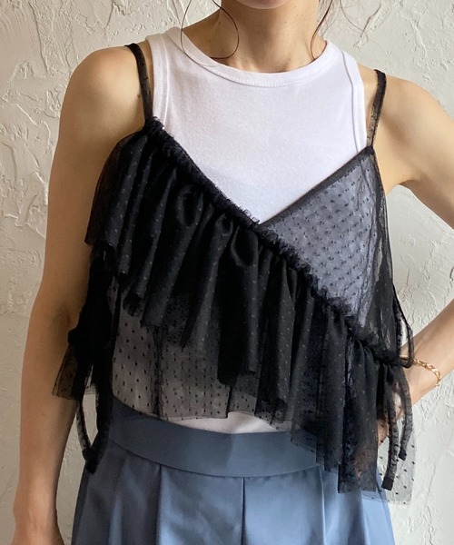 She's Closet（シーズクローゼット）の「ショート丈サイドリボン アシンメトリー ボリューム フリルチュール ビスチェ キャミソール（キャミソール・レディース・グレー/ブラック/アイボリー/ドット/チェック・FREE）」の4枚目の写真