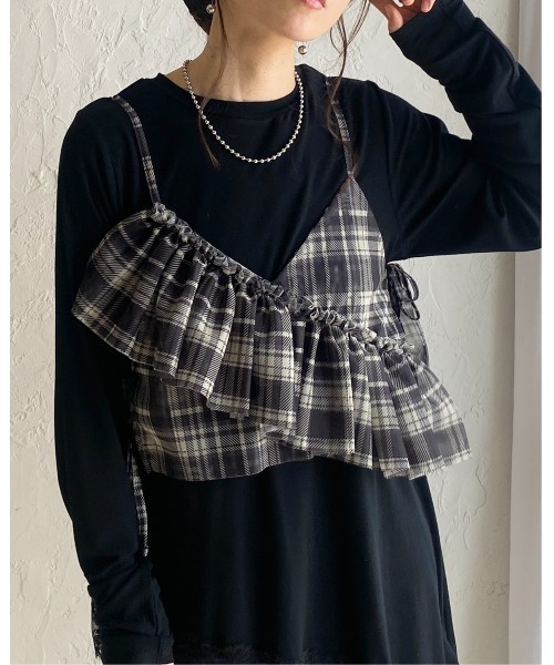 She's Closet（シーズクローゼット）の「ショート丈サイドリボン アシンメトリー ボリューム フリルチュール ビスチェ キャミソール（キャミソール・レディース・グレー/ブラック/アイボリー/ドット/チェック・FREE）」の5枚目の写真