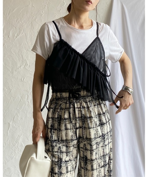 She's Closet（シーズクローゼット）の「ショート丈サイドリボン アシンメトリー ボリューム フリルチュール ビスチェ キャミソール（キャミソール・レディース・グレー/ブラック/アイボリー/ドット/チェック・FREE）」の7枚目の写真