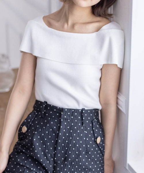 clear（クリア）の「オフショルデザインニットトップス［着回し抜群 大人 カジュアル］≪再入荷≫（ニット/セーター・レディース・ブラック/オフホワイト/ターコイズブルー/オレンジ/ホワイト×レッド/ホワイト×ブラック・F）」の2枚目の写真