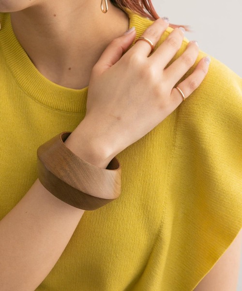 KBF（ケイビーエフ）の「ポインテッドウッドバングル（ブレスレット・レディース・ブラウン/ナチュラル・ONE）」の8枚目の写真