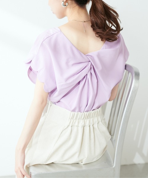 natural couture（ナチュラルクチュール）の「【WEB限定】ねじり＆スカラップドット柄ブラウス（シャツ/ブラウス・レディース・オフホワイト/グレイッシュベージュ/ラベンダー/ネイビー/その他1/その他2/その他3・FREE）」の4枚目の写真