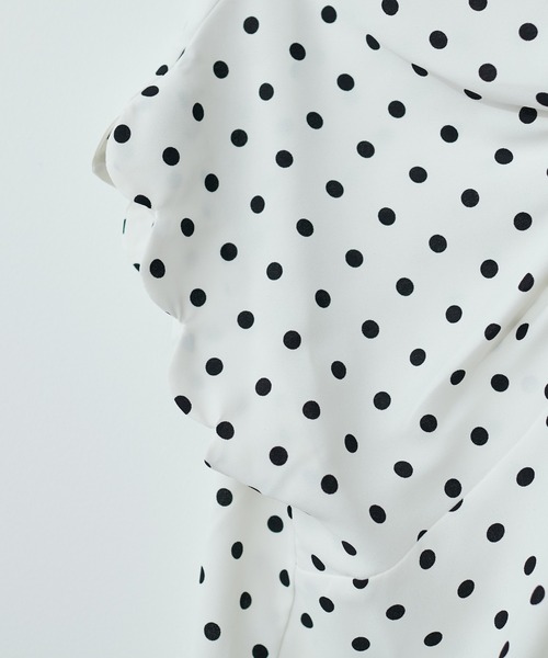 natural couture（ナチュラルクチュール）の「【WEB限定】ねじり＆スカラップドット柄ブラウス（シャツ/ブラウス・レディース・オフホワイト/グレイッシュベージュ/ラベンダー/ネイビー/その他1/その他2/その他3・FREE）」の9枚目の写真