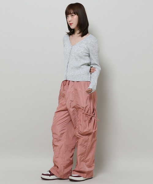 emmi ナイロンフレアパンツ カーゴパンツ ピンク 1 ヨンアさん着用 emmi ナイロンフレアパンツ カーゴパンツ ピンク 1 ヨンアさん着用