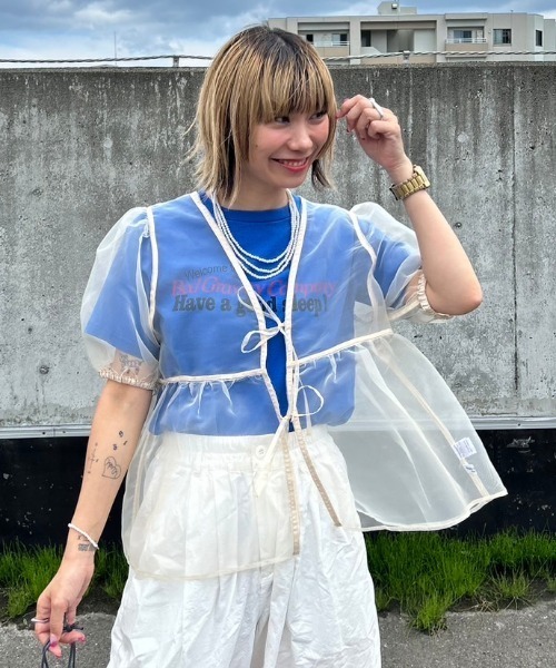 RODEO CROWNS WIDE BOWL(ロデオクラウンズワイドボウル)の「2WAYシアーブラウス(シャツ/ブラウス・レディース・ホワイト/ライトグリーン/ブラック・FREE)」の1枚目の写真