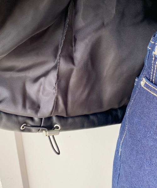 moment+（モーメントプラス）の「フェイクソフトレザースタンドカラーファイバーダウンベスト（ダウンベスト・レディース・シルバー/アイボリー/ブラック・L/M）」の22枚目の写真