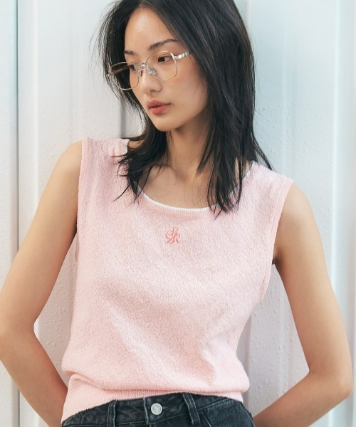 CITYBREEZE(シティブリーズ)の「BUCKLE SYMBOL LOGO SLEEVELESS TOP(Tシャツ/カットソー・レディース・ブラック/クリーム/ネイビー/ピンク/ホワイト・FREE)」の6枚目の写真