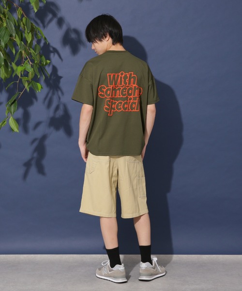 GLAZOS(グラソス)の「【大人向けサイズあり】【防虫加工】バックメッセージロゴ発泡プリント半袖Tシャツ(Tシャツ/カットソー・キッズ・ホワイト/ベージュ/ブラック/カーキ・170cm/160cm/150cm/140cm)」の5枚目の写真