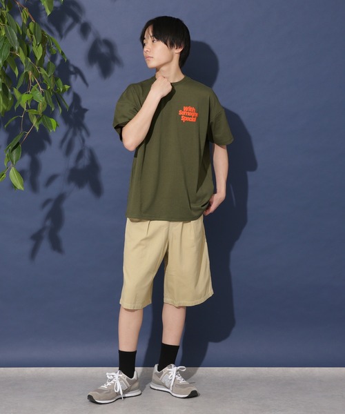 GLAZOS(グラソス)の「【大人向けサイズあり】【防虫加工】バックメッセージロゴ発泡プリント半袖Tシャツ(Tシャツ/カットソー・キッズ・ホワイト/ベージュ/ブラック/カーキ・170cm/160cm/150cm/140cm)」の7枚目の写真