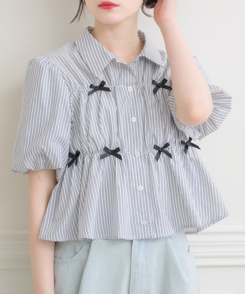 ems excite（エムズエキサイト）の「シャーリングリボンSH（シャツ/ブラウス・レディース・ブルー系その他/ブルー/ホワイト/ブラック・FREE）」の4枚目の写真