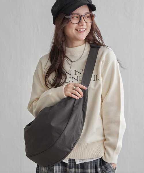 LBC（エルビーシー）の「ハーフムーンビッグショルダーバッグ（ショルダーバッグ・レディース・ブルー系その他/ブラック/オフホワイト/カーキ/チャコール・FREE）」の4枚目の写真