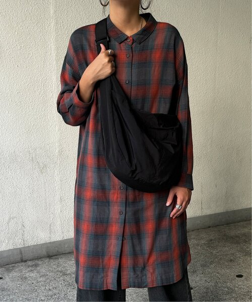 LBC（エルビーシー）の「ハーフムーンビッグショルダーバッグ（ショルダーバッグ・レディース・ブルー系その他/ブラック/オフホワイト/カーキ/チャコール・FREE）」の22枚目の写真