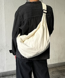 ハーフムーンビッグショルダーバッグ