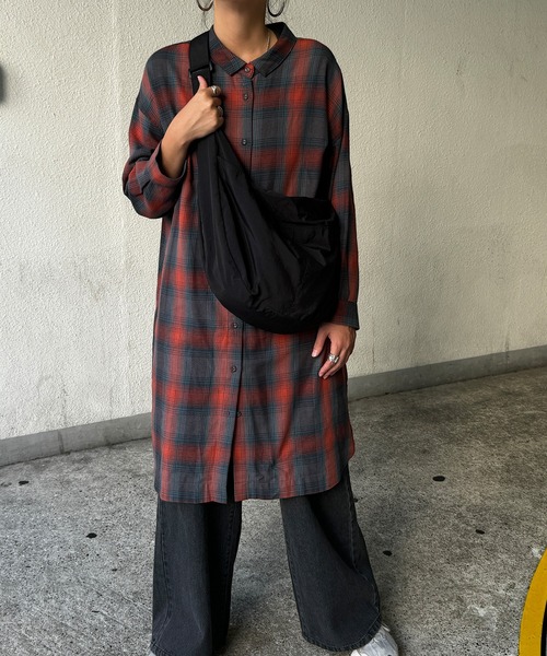 LBC（エルビーシー）の「ハーフムーンビッグショルダーバッグ（ショルダーバッグ・レディース・ブルー系その他/ブラック/オフホワイト/カーキ/チャコール・FREE）」の11枚目の写真