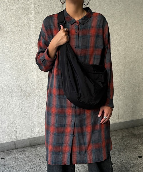 LBC（エルビーシー）の「ハーフムーンビッグショルダーバッグ（ショルダーバッグ・レディース・ブルー系その他/ブラック/オフホワイト/カーキ/チャコール・FREE）」の16枚目の写真