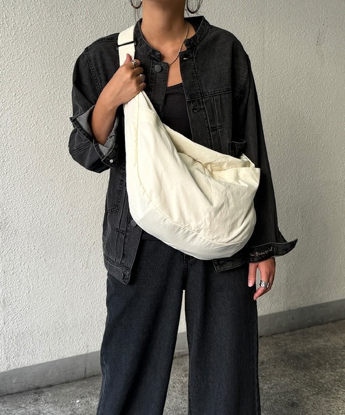 LBC（エルビーシー）の「ハーフムーンビッグショルダーバッグ（ショルダーバッグ・レディース・ブルー系その他/ブラック/オフホワイト/カーキ/チャコール・FREE）」の15枚目の写真