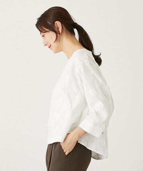 【セール】【華やかさをプラスするフラワーモチーフのカットジャガードブラウス】（シャツ/ブラウス）｜MELROSE claire（メルローズ クレール）