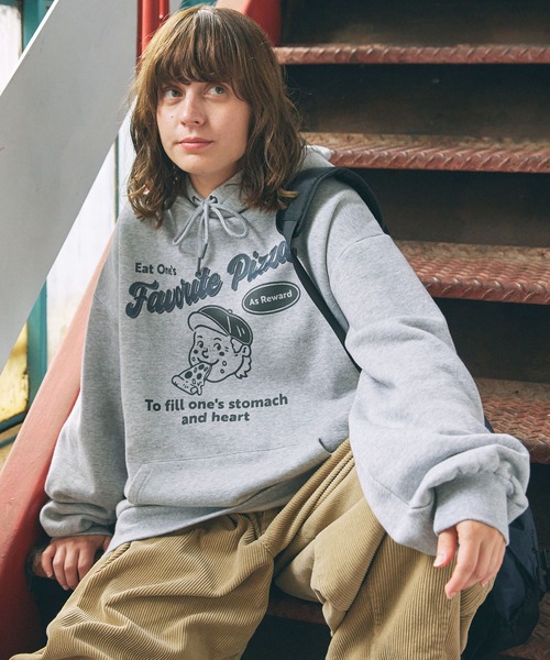 MONO-MART LADY'S(モノマートレディース)の「レトロキッズ グラフィック オーバーサイズ フード パーカー(パーカー・レディース・杢グレー/オートミール/ネイビー・FREE)」の4枚目の写真