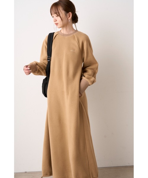 emmi（エミ）の「LENZING(TM) ECOVERO(TM)フリースワンピース（ワンピース・レディース・ネイビー/キャメル/オフホワイト・1/0）」の22枚目の写真