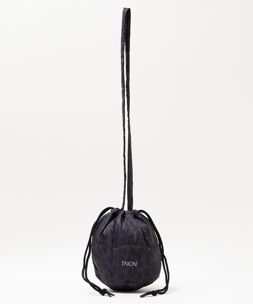 abahouse mavie（アバハウスマヴィ）の「【TAION】ドローストリングダウンバッグ（ショルダーバッグ・レディース・ダークネイビー/ブラック・フリー）」の7枚目の写真