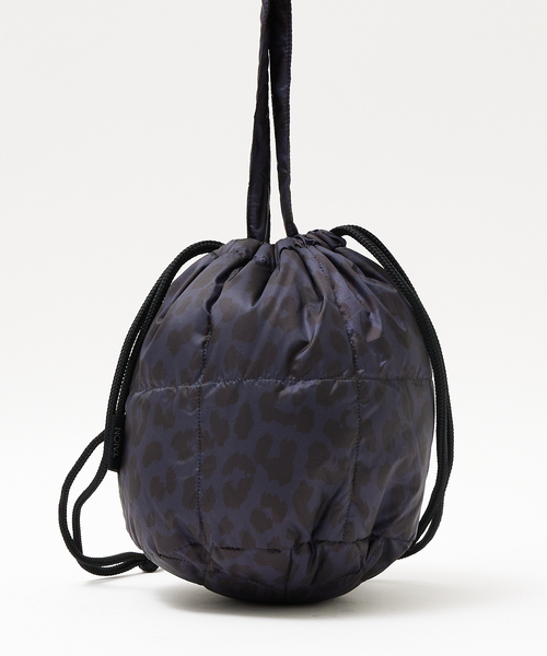 abahouse mavie（アバハウスマヴィ）の「【TAION】ドローストリングダウンバッグ（ショルダーバッグ・レディース・ダークネイビー/ブラック・フリー）」の15枚目の写真