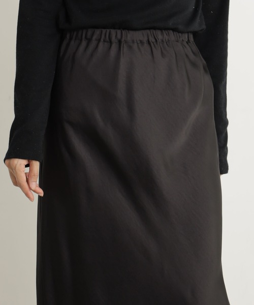 FOUND GOOD（ファウンドグッド）の「STRサテンフレアSK（スカート・レディース・アイボリー/ブラック/ブルー系2・L/M/S）」の6枚目の写真