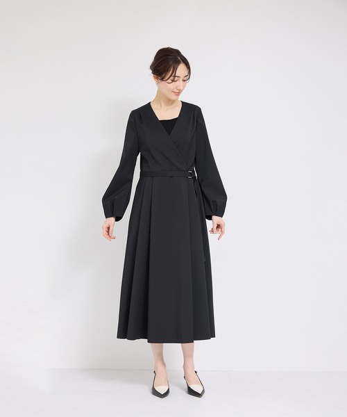 タックフレアステッチワンピースを使った人気ファッション  