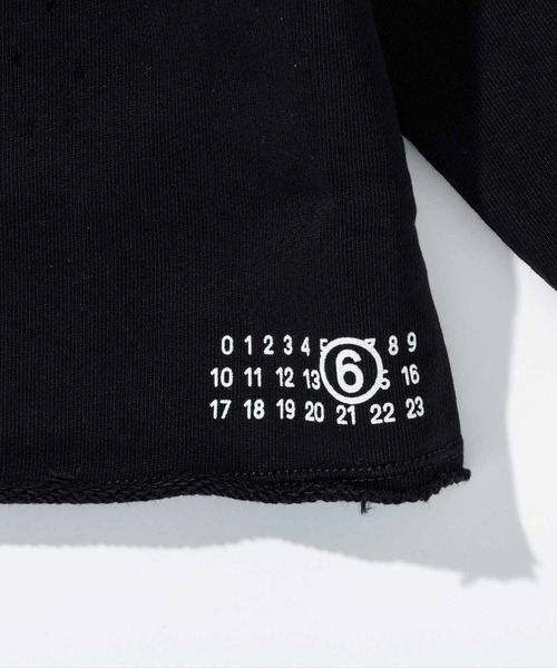 MM6 Maison Margiela（ｴﾑｴﾑｼｯｸｽ ﾒｿﾞﾝ ﾏﾙｼﾞｪﾗ）の「MM6 Maison Margiela(エムエムシックス メゾン マルジェラ)Kids & Junior ワンポイントブランドロゴ五分丈Tシャツカットソー（スウェット・キッズ・ブラック/ホワイト・14Y/16Y/12Y）」の6枚目の写真