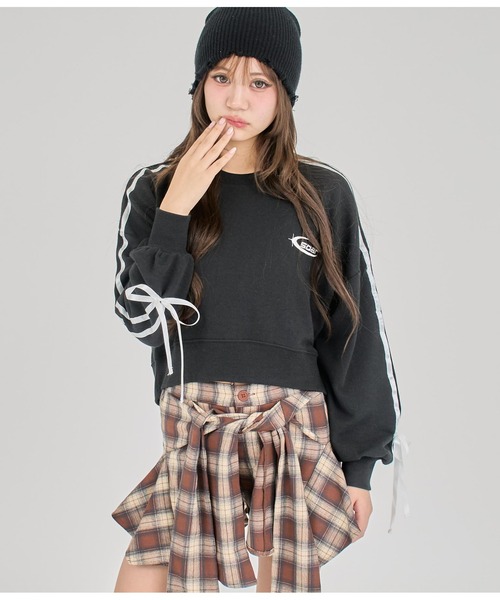 ANAP GｉRL（アナップガール）の「【ティーンズライン】袖ライン リボン オーバースウェット（M、Lサ（スウェット・キッズ・ブラック/ネイビー/オフホワイト・M/L）」の11枚目の写真